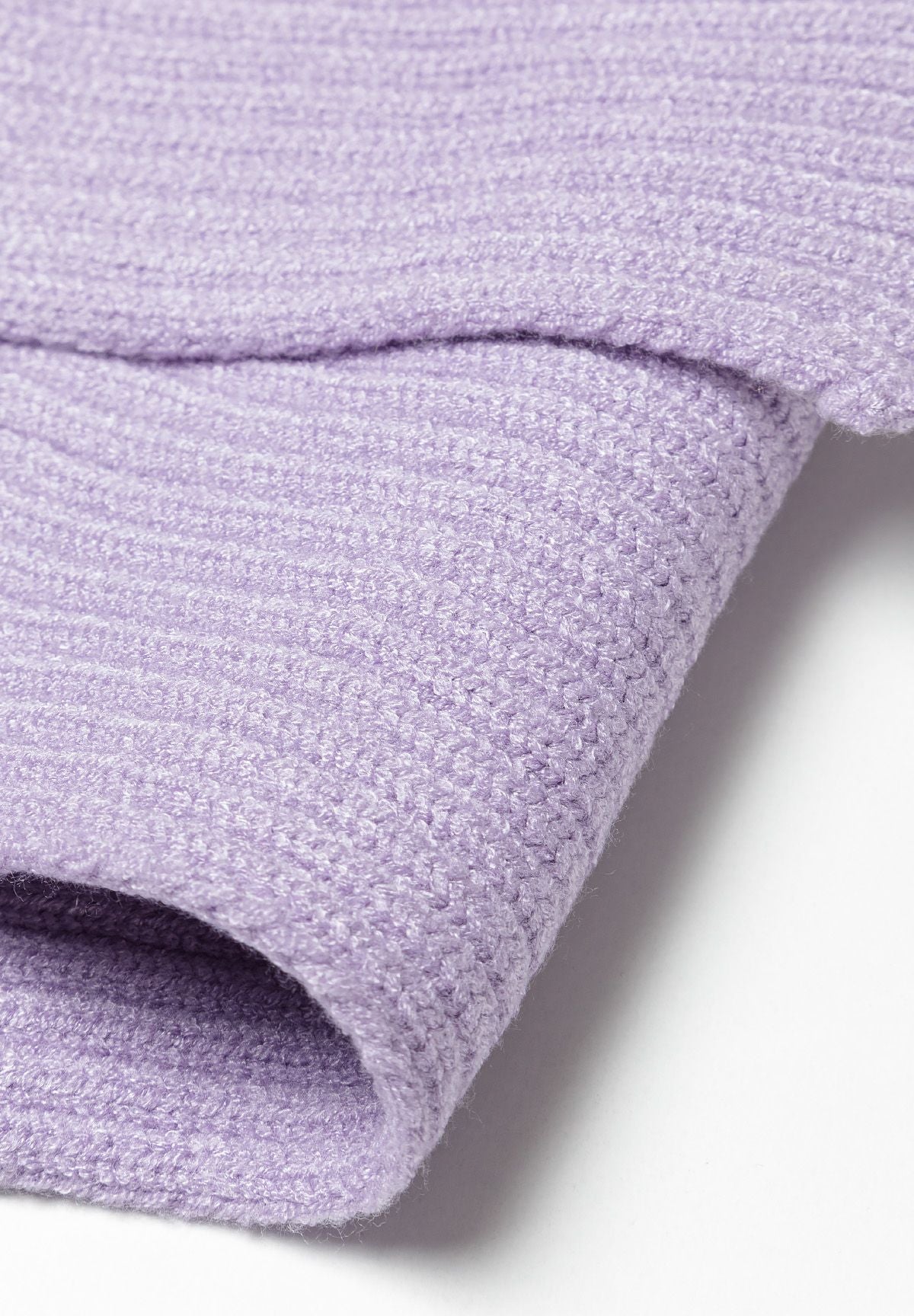 Detail of a lilac knitted rib hat and scarf set for girls, showcasing the ribbed texture.