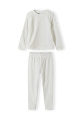 Colour: off-white