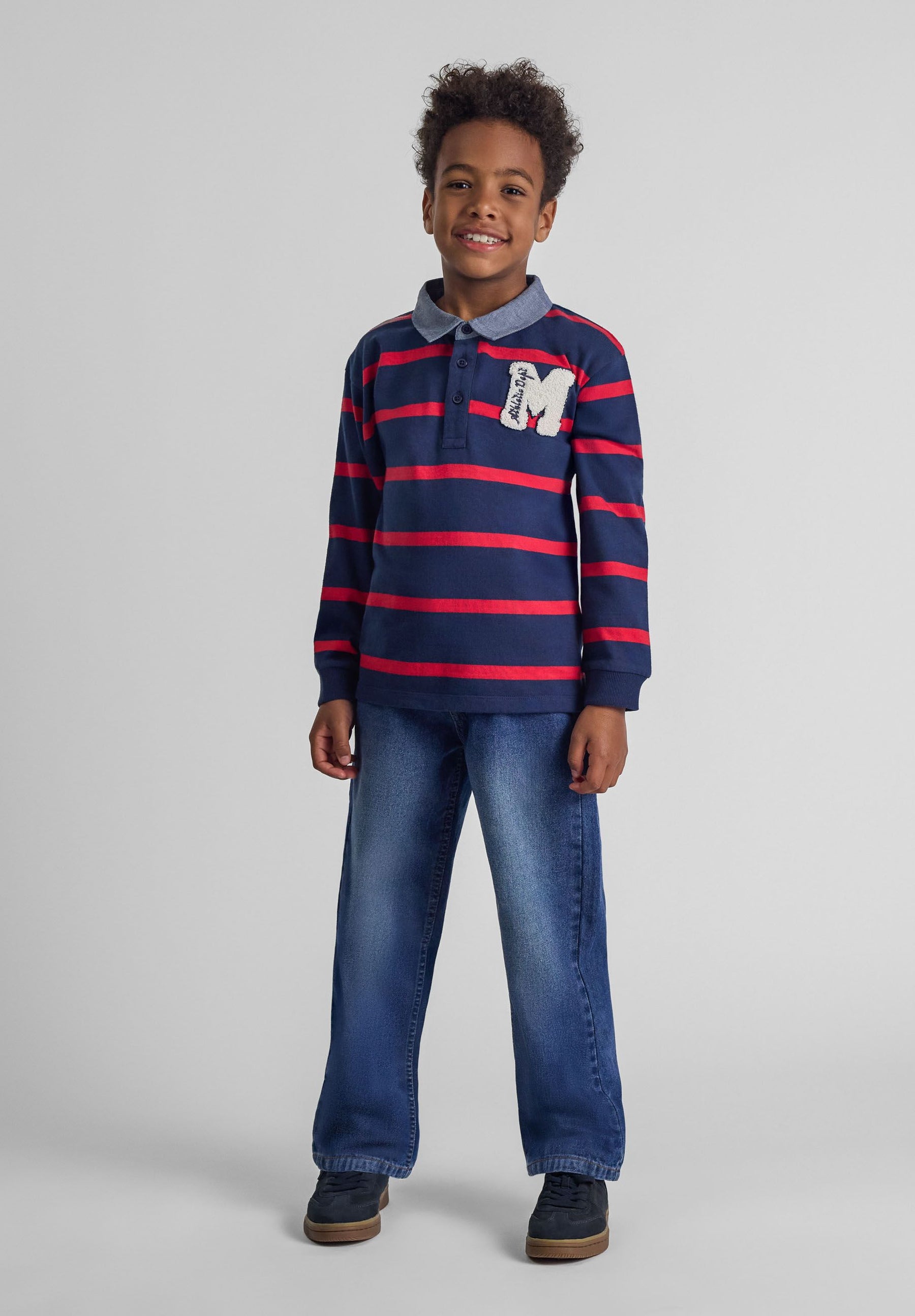 Boys baggy fit denim jeans in navy, front view with zip and button fastening.