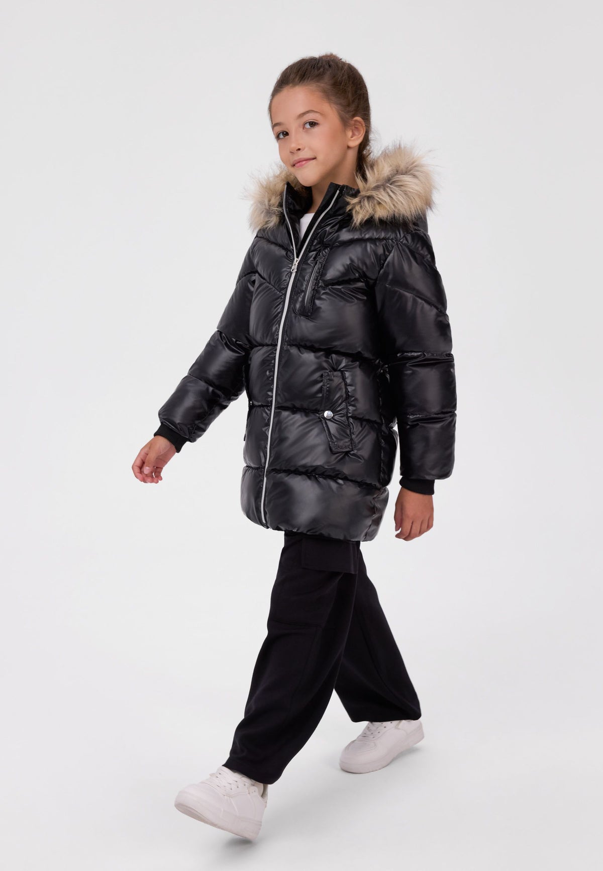 Girls' black high-shine parka jacket with faux fur hood trim – Minoti 32COAT170B