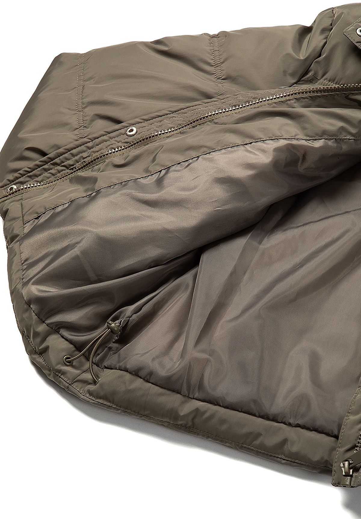 Women's short puffer jacket in khaki with hood, inside view of the lining and hem drawcord