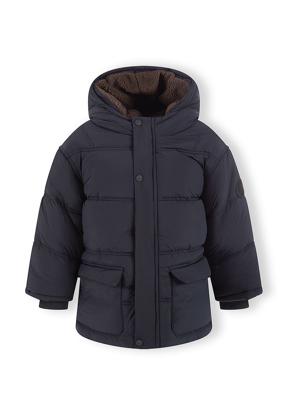 Piumino da ragazzo blu navy con cappuccio, vista frontale.