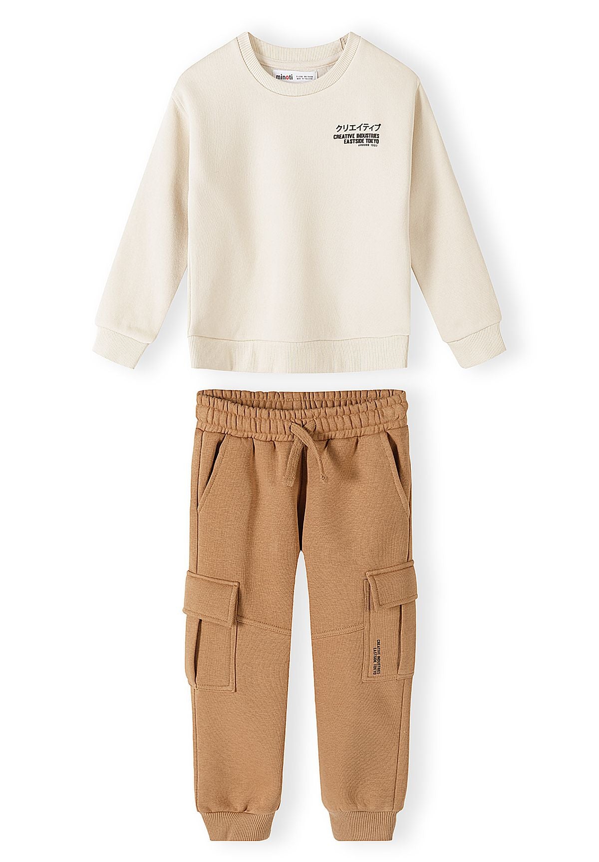 Crèmekleurig sweatshirt en cargo-joggingbroek voor jongens, trainingspak met een sweatshirt en een joggingbroek, voorkant.