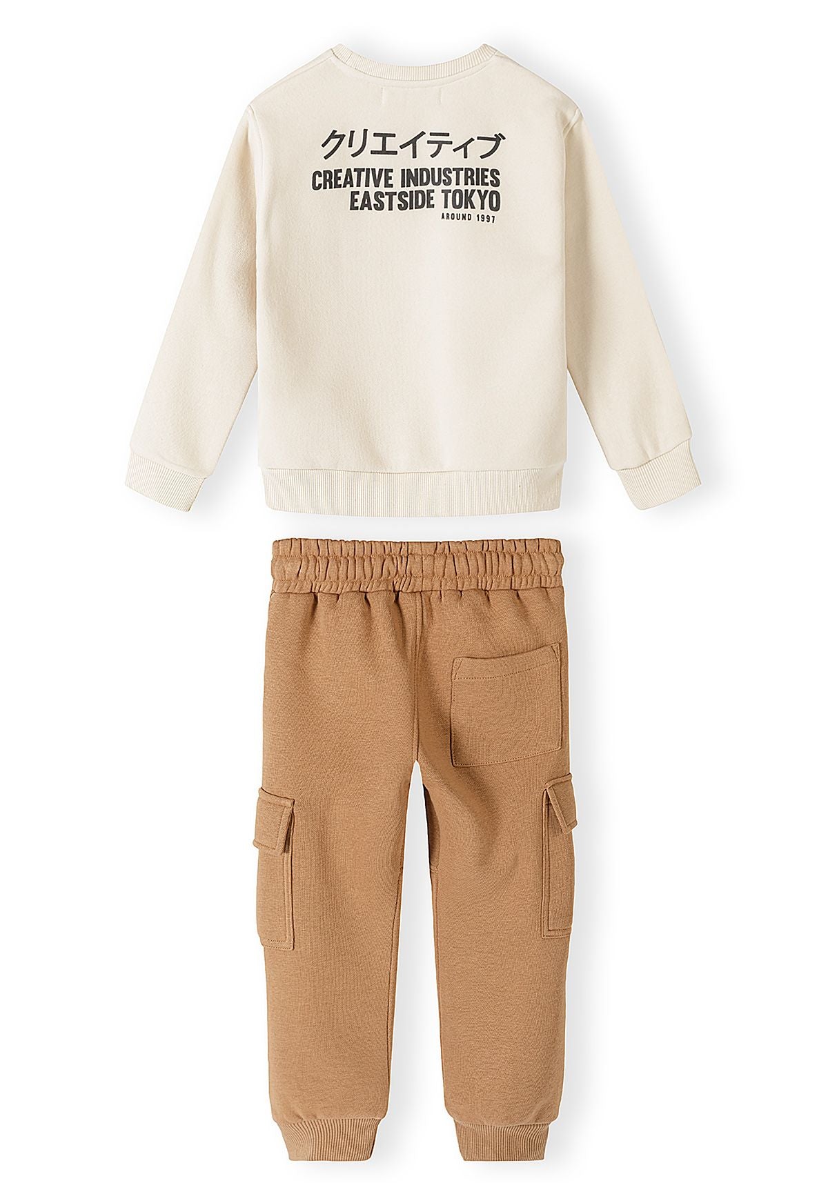 Crèmekleurig sweatshirt en cargo-joggingbroek voor jongens, trainingspak met een sweatshirt en een joggingbroek, achterkant.