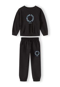 Colour: black