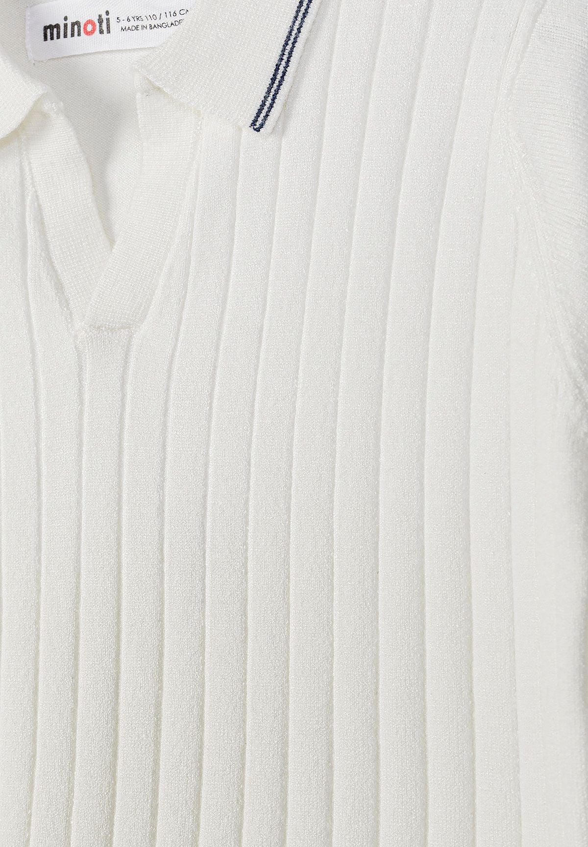 Detail of off-white knitted polo t-shirt with a collar and vertical stripes.