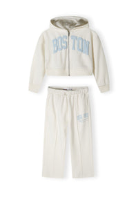 Colour: off-white