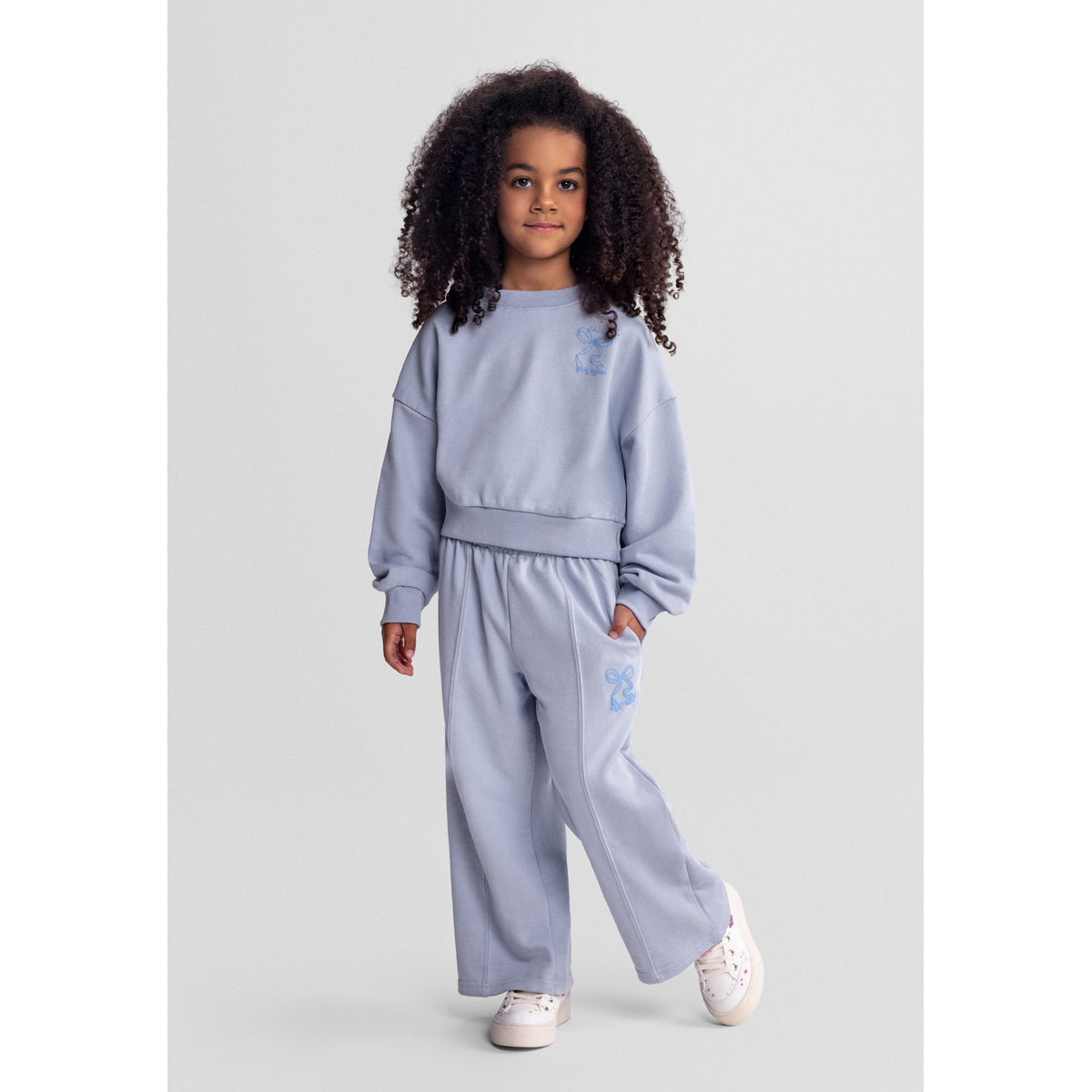 Girls' sweatshirt and wide leg trousers set in light blue grey — complete product view for square Shop card