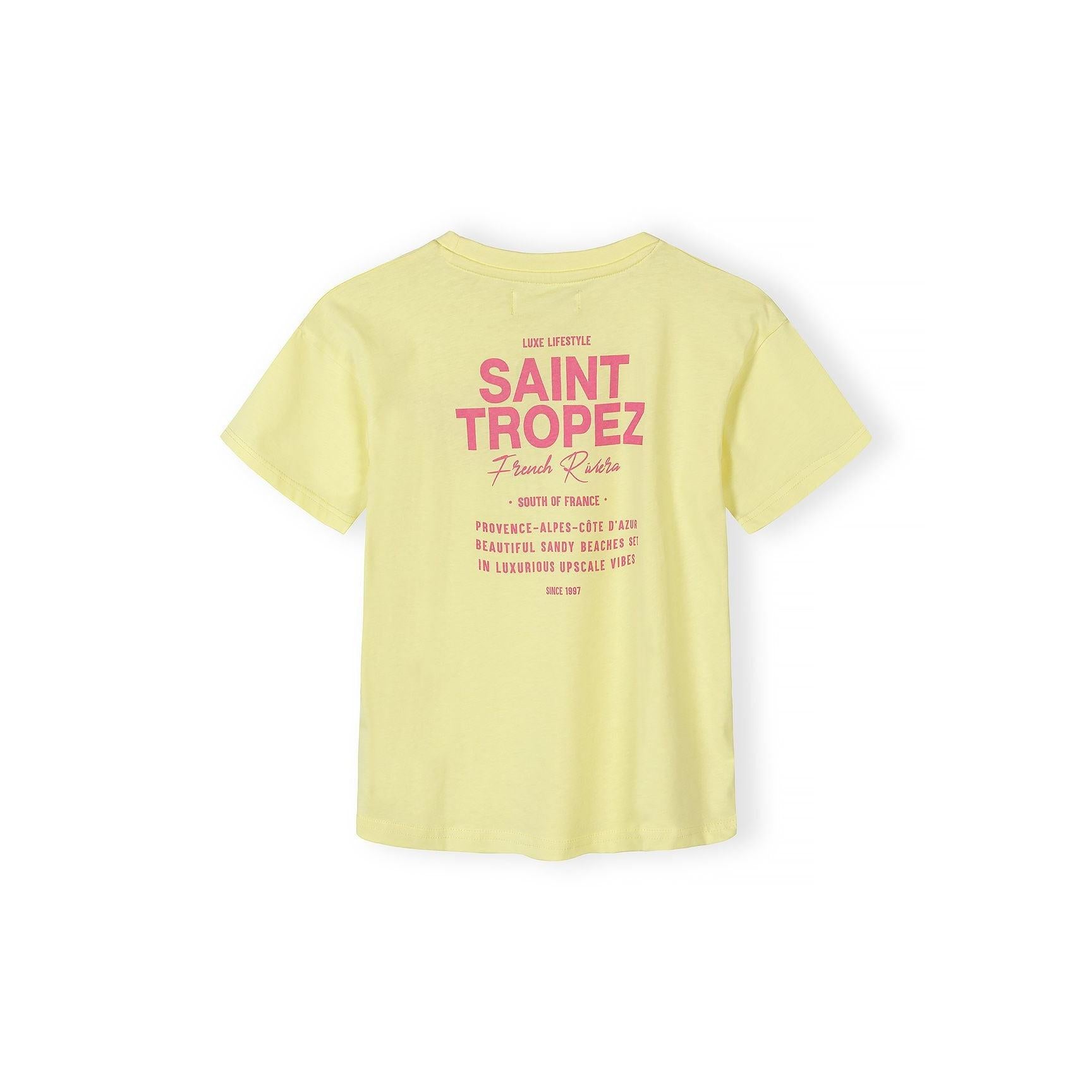 Close-up detail of pink t-shirt showing CAPRI text in yellow letters with 'la dolce vita' script and palm tree graphic with sun design