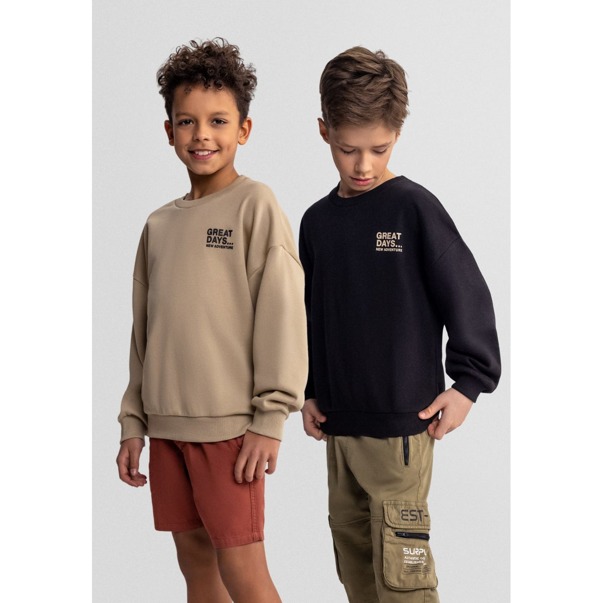 Kids' crew neck sweatshirts 2-pack in black and beige — complete product view for square Shop card