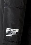 Wydłużona parka z kapturem i kieszenią na piersi