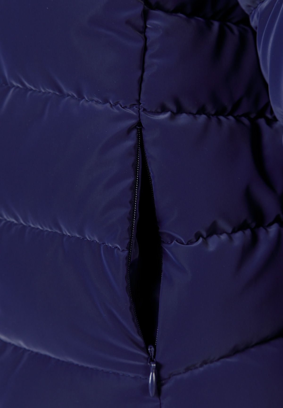 Close-up of the pocket on the navy puffer jacket.