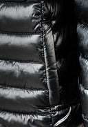 Pikowana kurtka z kapturem i suwakiem