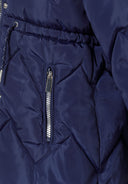 Pikowana kurtka zimowa z futerkiem i troczkiem w talii