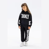 Kolor: black