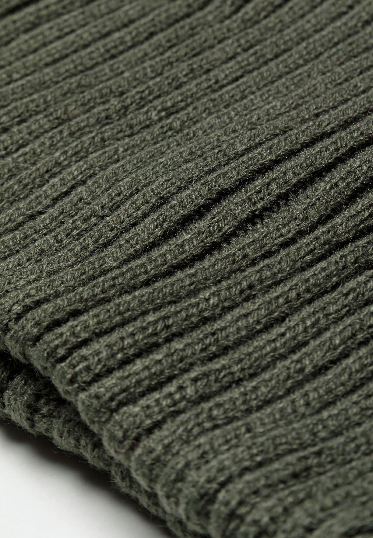 Khaki green hat and snood set, snood rib detail.