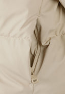 Beżowa krótka pikowana kurtka z kapturem i stójką