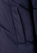 Pikowana kurtka dziewczęca granatowa z kapturem i futerkiem