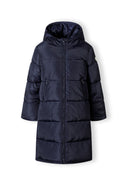 Długa kurtka zimowa z kapturem i napami po bokach