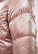 Kurtka z metalicznym połyskiem i futerkiem