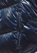 Kurtka z metalicznym połyskiem i futerkiem