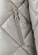 Pikowana w diamenty kurtka z kapturem