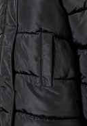 Długa kurtka zimowa z zapięciami po bokach