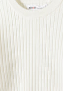 Sweter w prążki z falbanką na rękawach