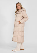 Długa pikowana kurtka zimowa z kontrastowym zamkiem