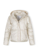 Women short padded jacket in light grey with a hood and curved stitching, front view.