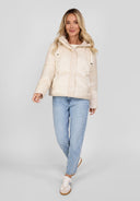 Krótka błyszcząca kurtka z pikowaniem i kapturem