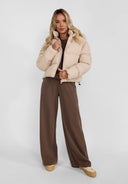 Krótka pikowana kurtka z kapturem i stójką