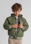 Kurtka baseball z haftem i odpinanym kapturem