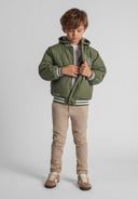 Kurtka baseball z haftem i odpinanym kapturem