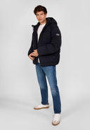 Kurtka pikowana z kapturem i kieszeniami na suwaki