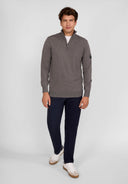 Sweter ze stójką z suwakiem, ściągaczami i naszywką