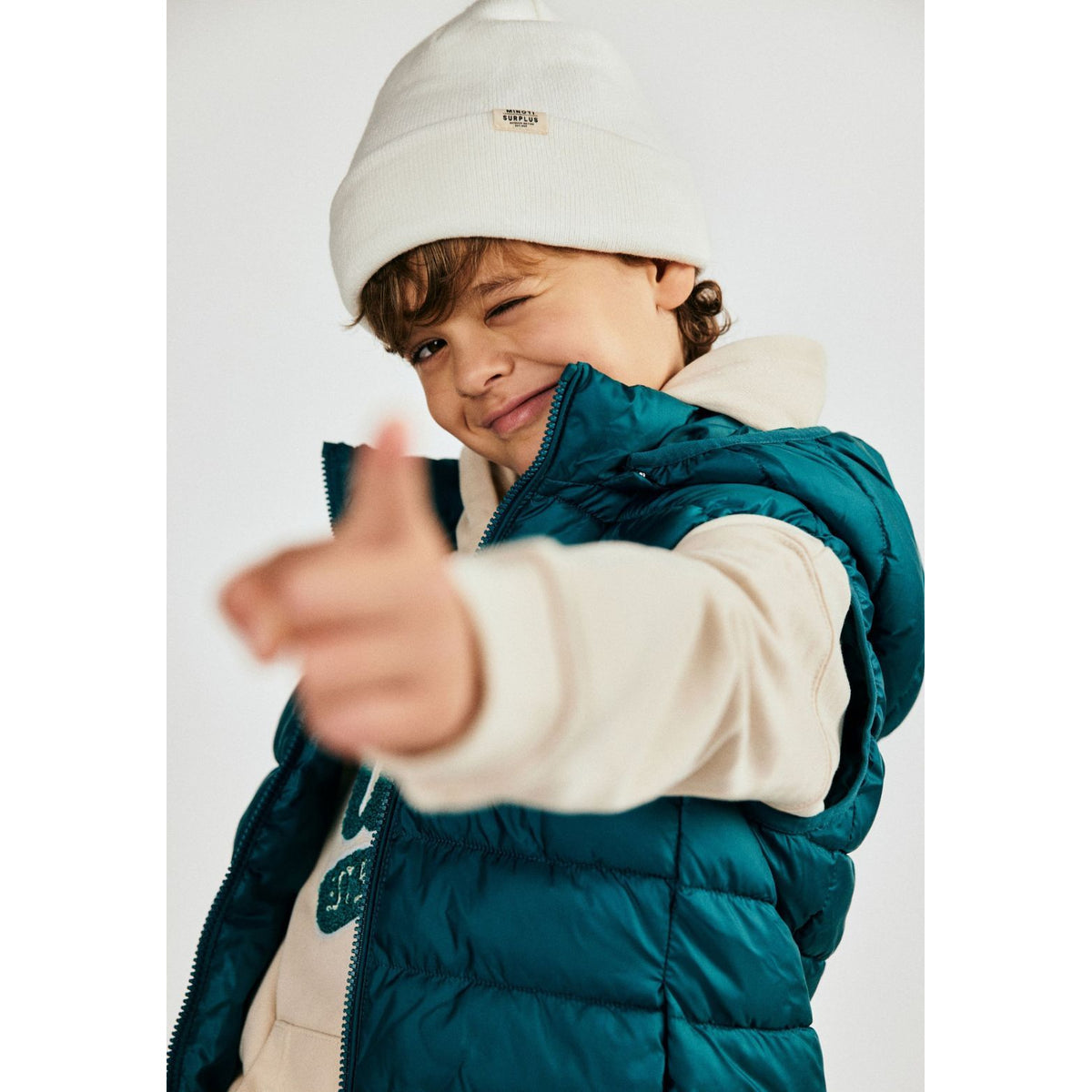 Kids' beanies 3-pack in black, cream and dark grey — complete product view for square Shop card