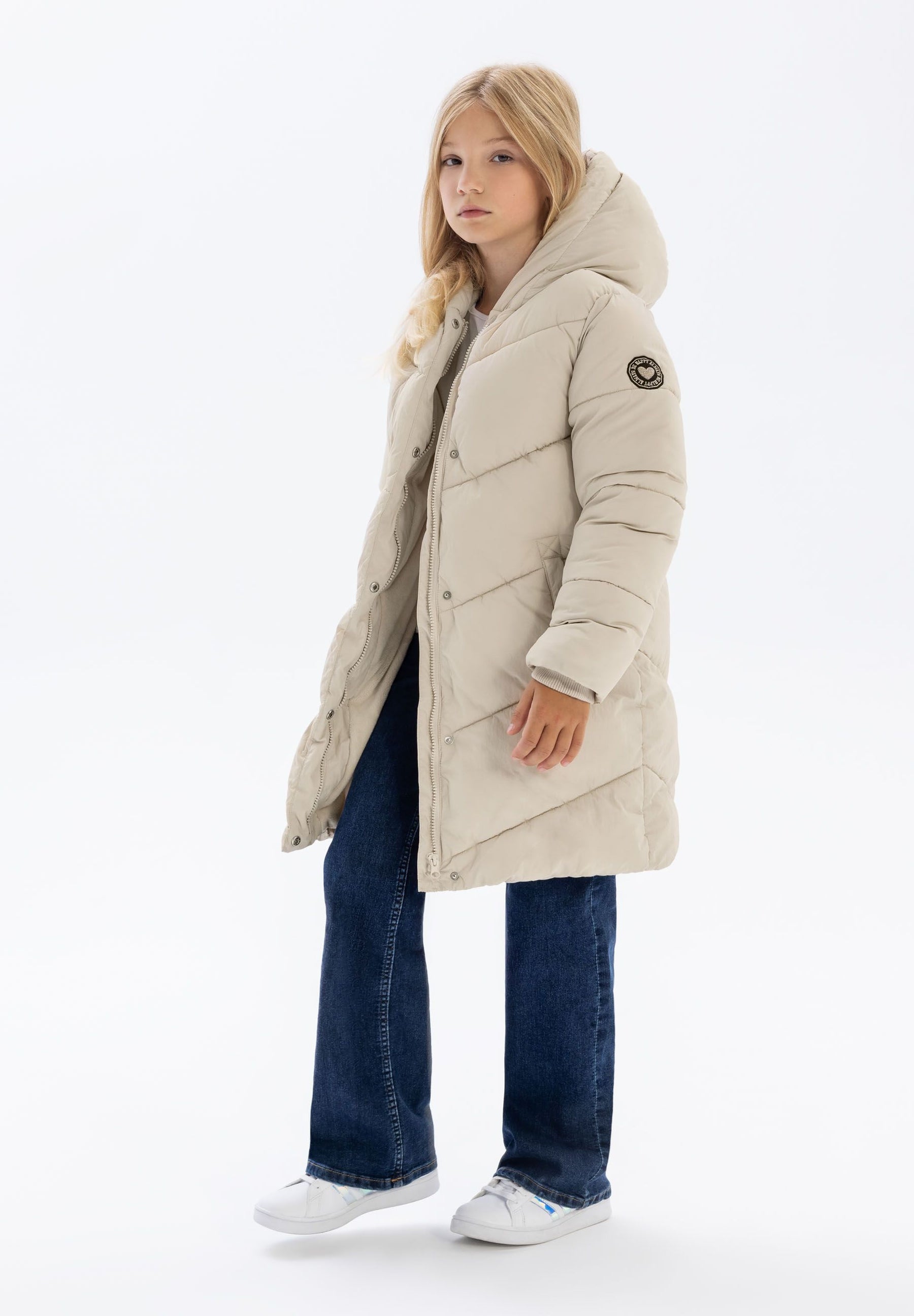Girls long quilted winter jacket in light grey, front view with fixed hood and ribbed cuffs.