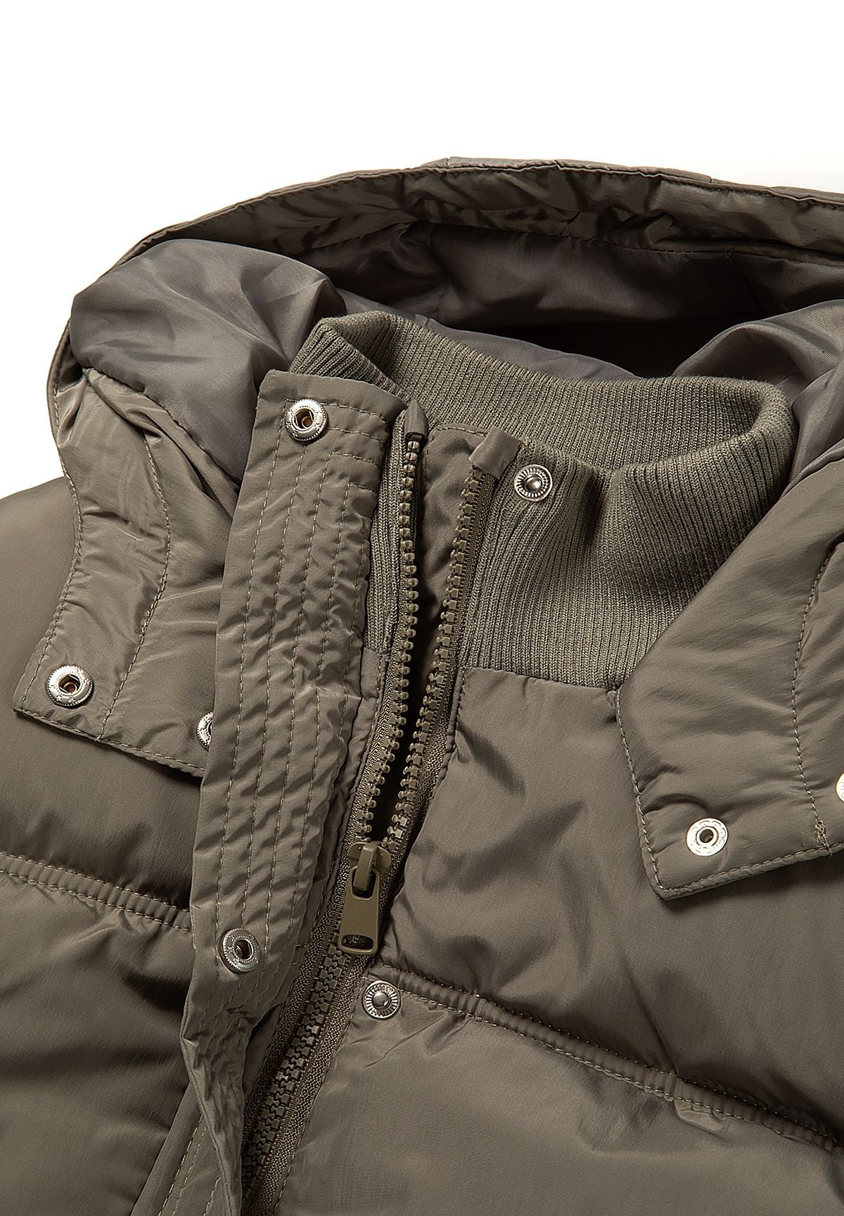 Close-up of the khaki rib-knit standing collar above the zip and metal snap placket.