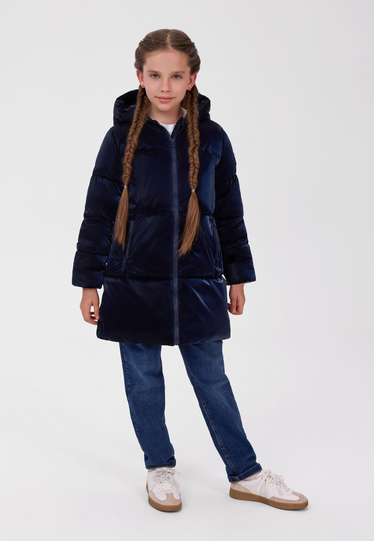 Lange glänzende Winterjacke für Mädchen in Marineblau mit Kapuze und Quersteppung
