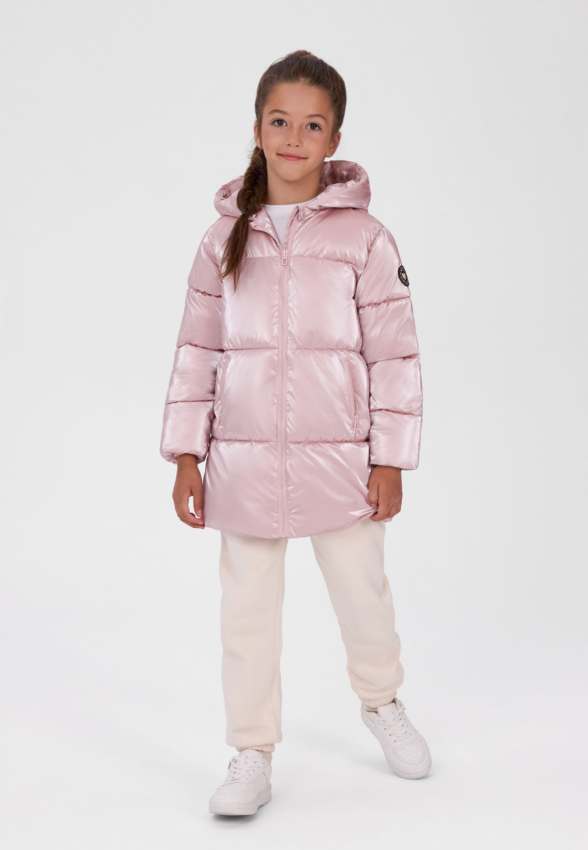 Lange glänzende Winterjacke für Mädchen in Hellrosa mit Kapuze und Quersteppung