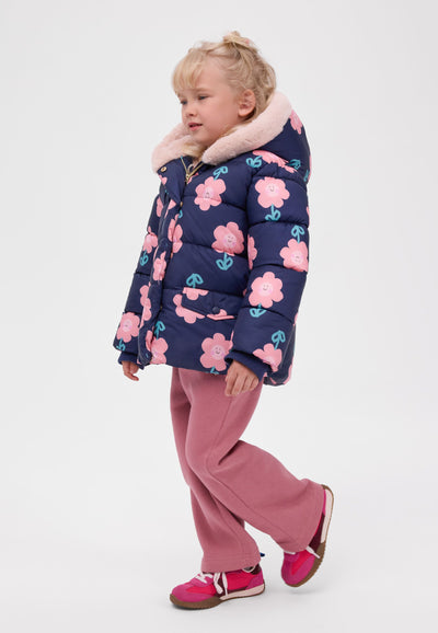 Gevoerde jas met capuchon en bloemenprint voor meisjes in marineblauw, zijaanzicht op model.