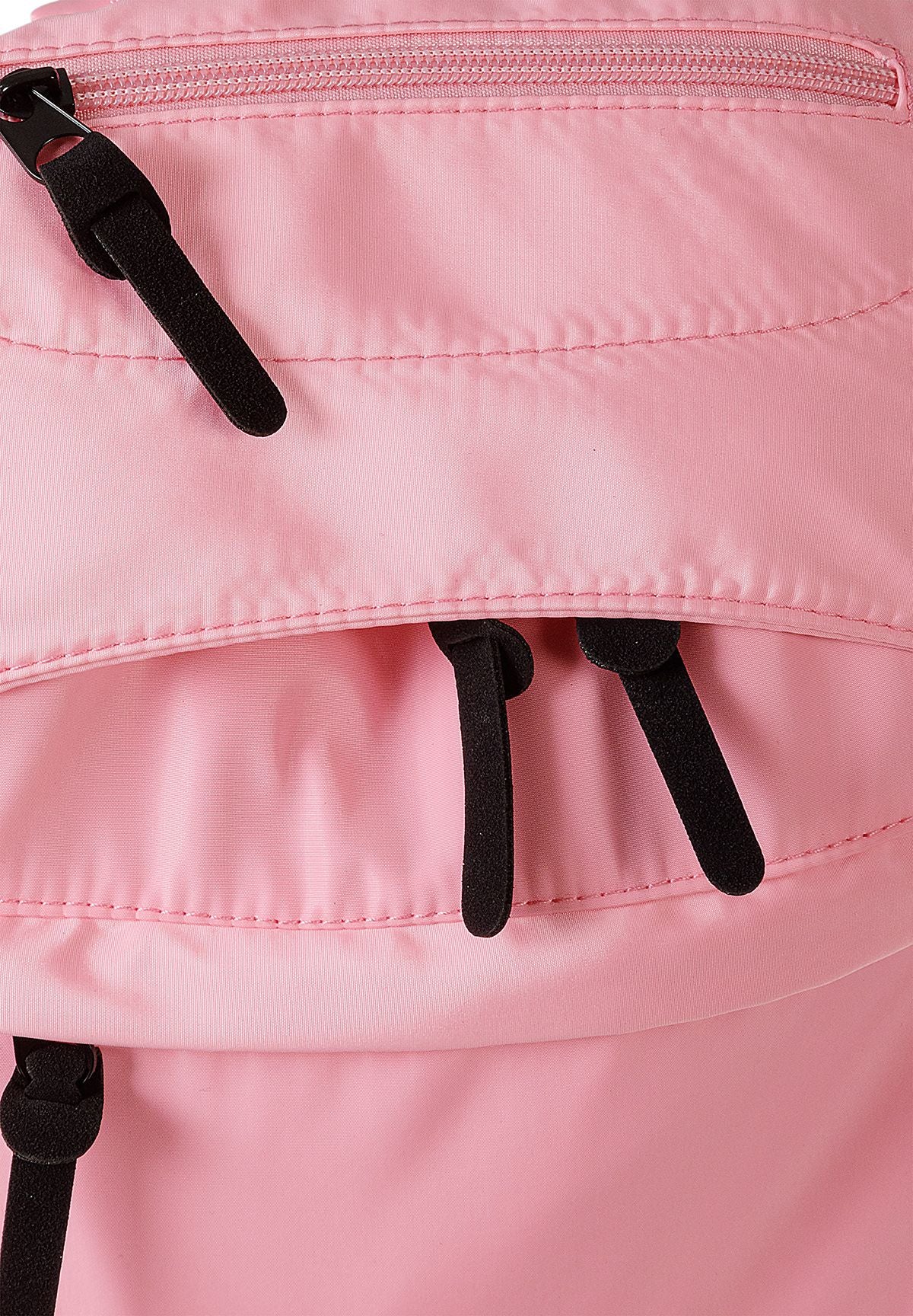 Roze rugzak voor meisjes met voorvakken, detail van de voorvakken.
