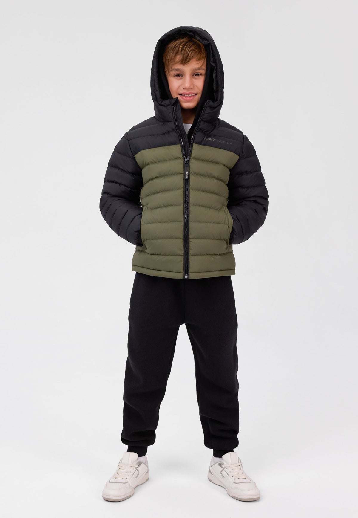 Boys' khaki puffer jacket with contrast black yoke and sleeves – Minoti 33COAT257, 2