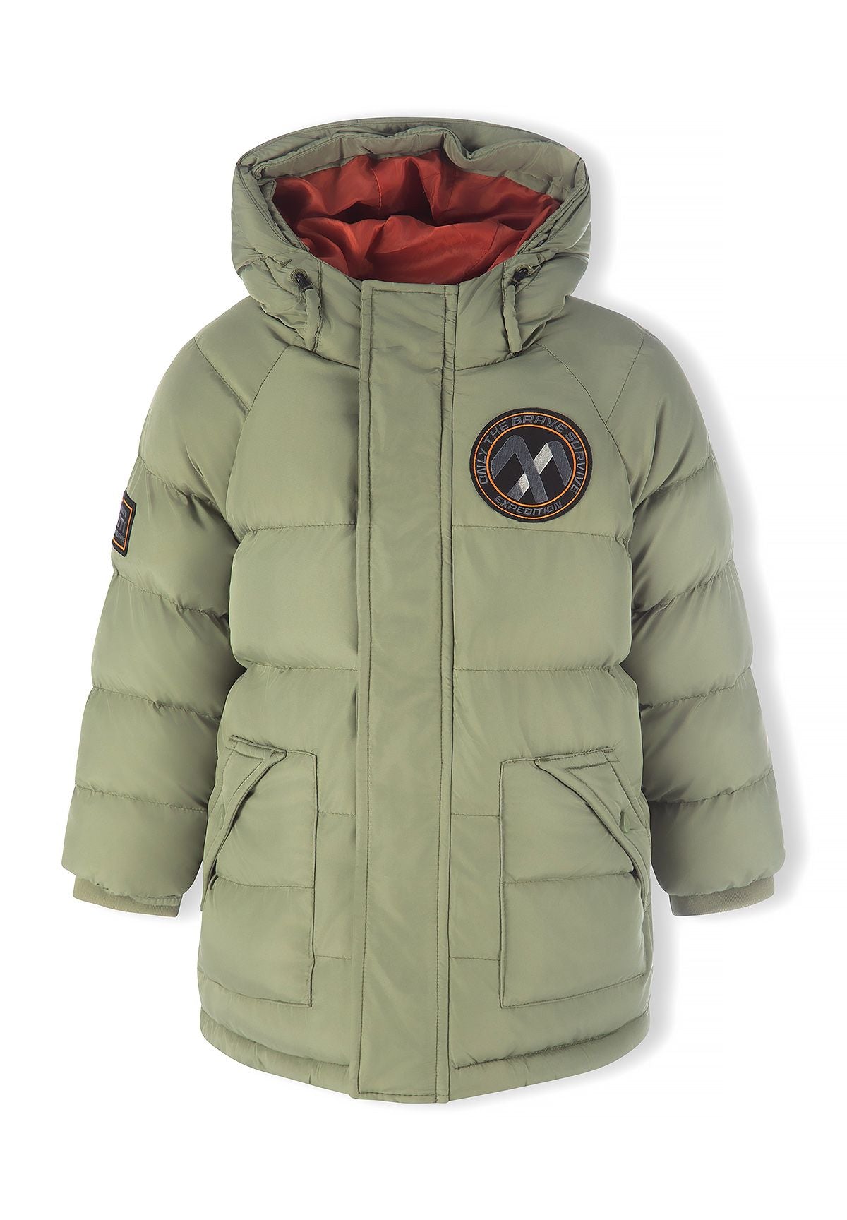 Parka acolchada de color oliva para niño con ribete de la capucha desmontable; imagen frontal con el ribete de la capucha desmontado.