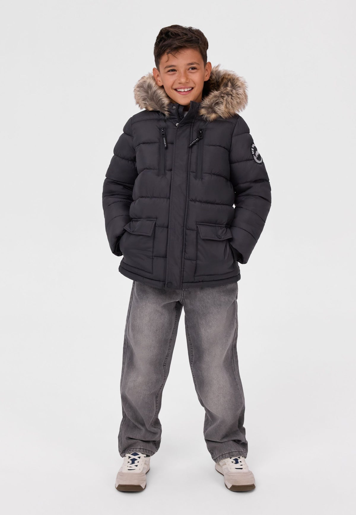 Boys' charcoal parka jacket with a faux fur trimmed hood – Minoti 33COAT506, 3