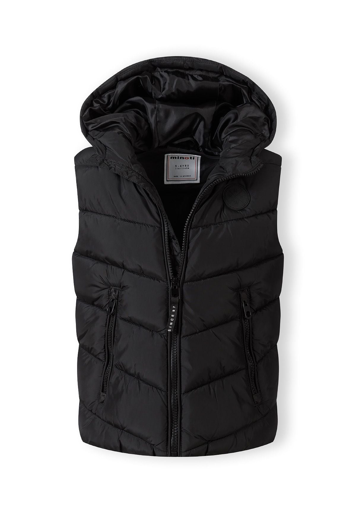 Chaleco acolchado con capucha negro para niño, vista frontal, con la cremallera abierta.
