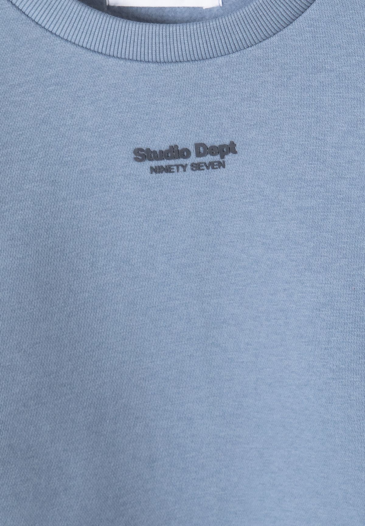 Bordeauxrode en blauwe sweatshirts met print voor kinderen (set van 2), detail van de print op het blauwe sweatshirt.