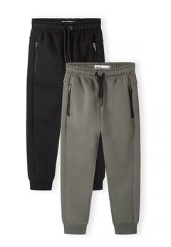Pantalons de jogging slim pour garçon, noir et kaki, avec poches zippées (lot de 2), vue de face des deux pantalons.
