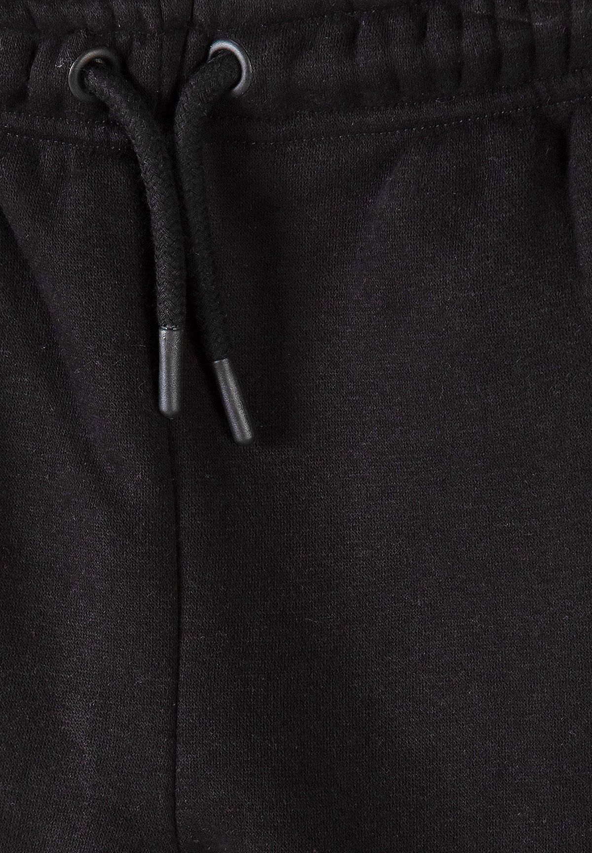 Pantaloni da jogging da bambino neri e antracite con tasche con cerniera (confezione da 2), primo piano della cintura nera.
